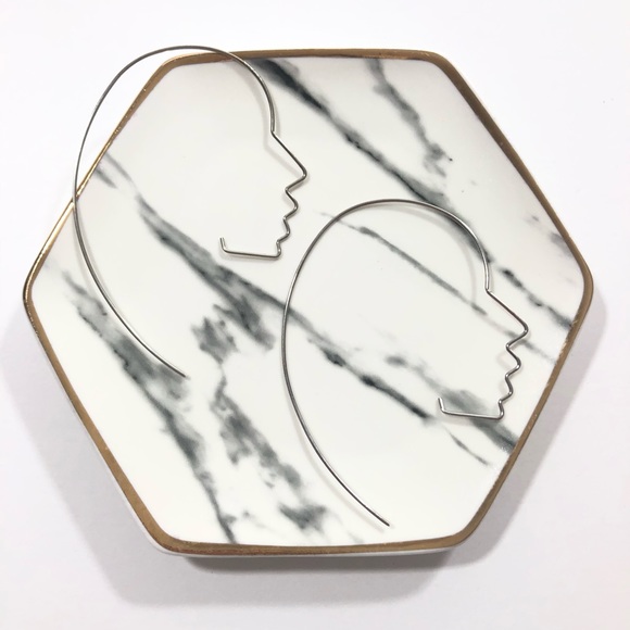 *Silver Wired Face Outline Minimalist Hoop Earring - Picture 2 of 4